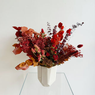 holiday seasonal dried flower decor subscription